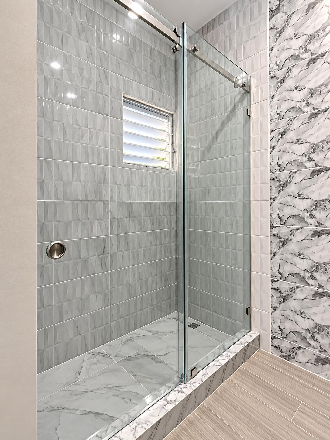 División de Ducha en Cristal Templado a Medida - Mamparas de Baño en Punta Cana | Caribe Glass Windows Solution