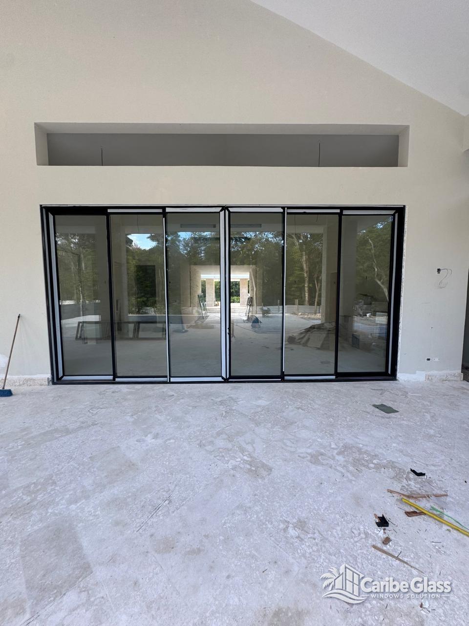 Gran Ventanal Corredizo de 6 Hojas en Cristal Templado - Sliders en Punta Cana | Caribe Glass Windows Solution